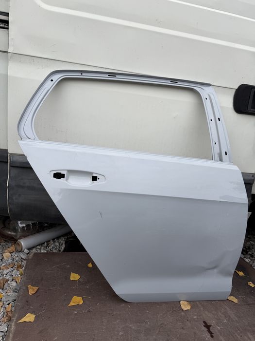 Врата VW Golf 7 Хечбег 2012 год.-