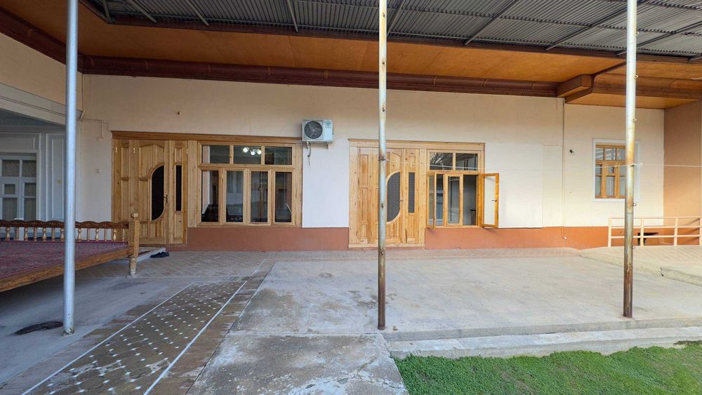 Срочна Сотилади ISTROXATDA hovli  sotladi  !!!