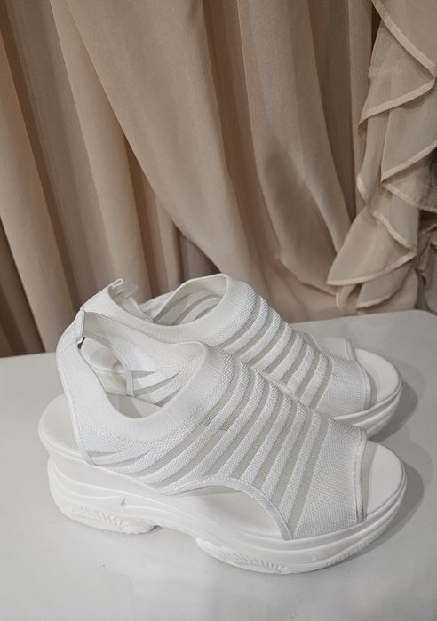 Продам женскую обувь