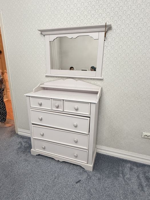 Комод с зеркалом