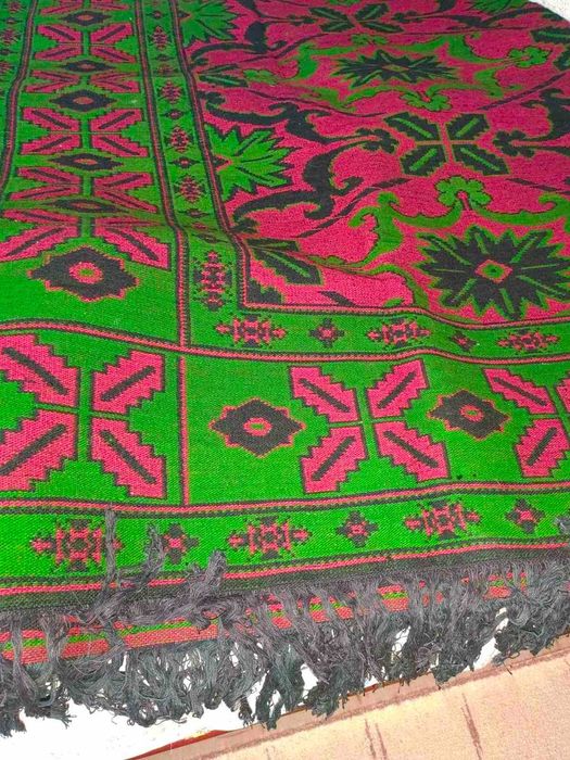 Нов вълнен килим с чипровска шарка – 250×350 см
