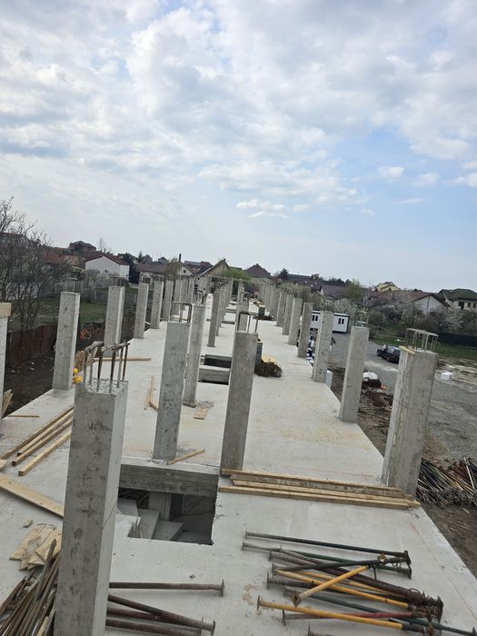 Construcții case la rosu și finisaje