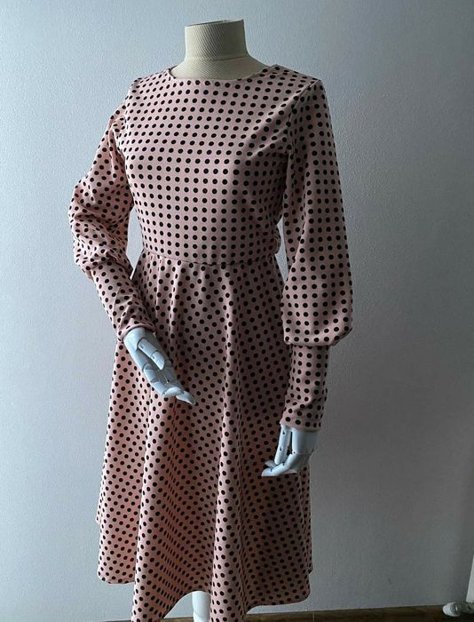 Rochie roz cu buline negre