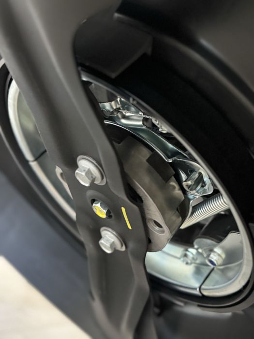 Masina de tuns iarba Honda HRX 537 HY benzina