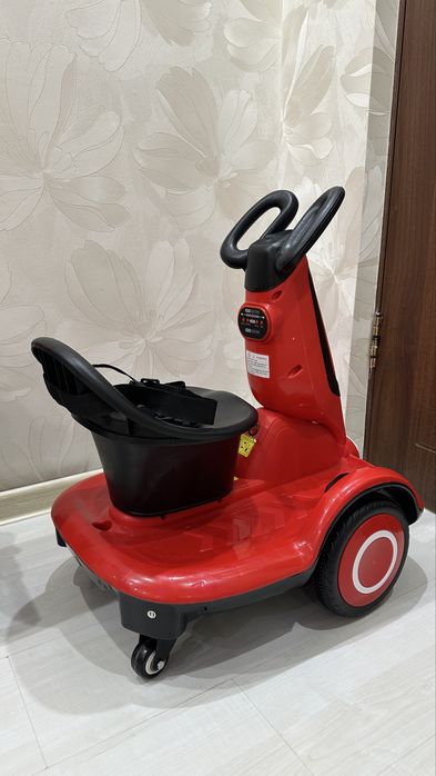 Детский электромобиль