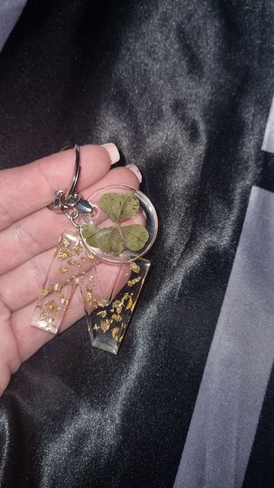 Букви и ключодържатели от епоксидна смола