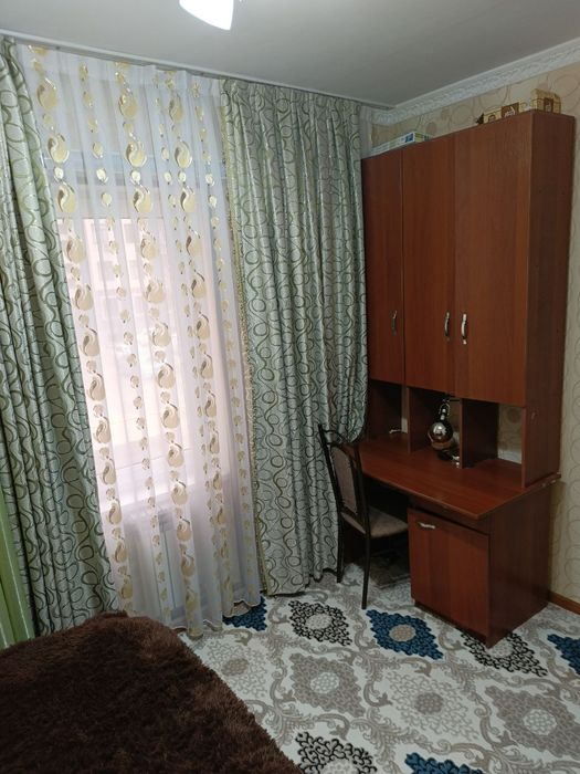 Продается квартира 6мкр 3 комнаты 2й этаж