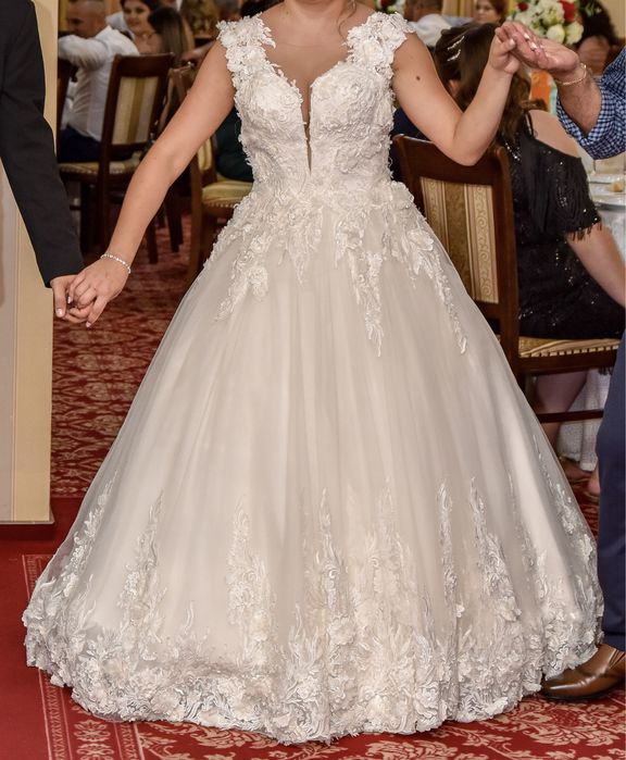 Vand Rochie Mireasa