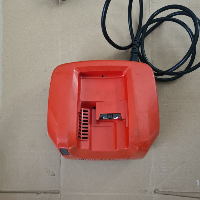 Incarcator Husqvarna QC 500  de 42 v defect