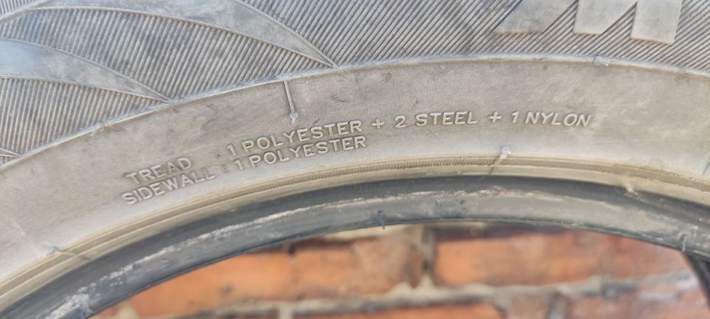 Продам шины летние Maxxis