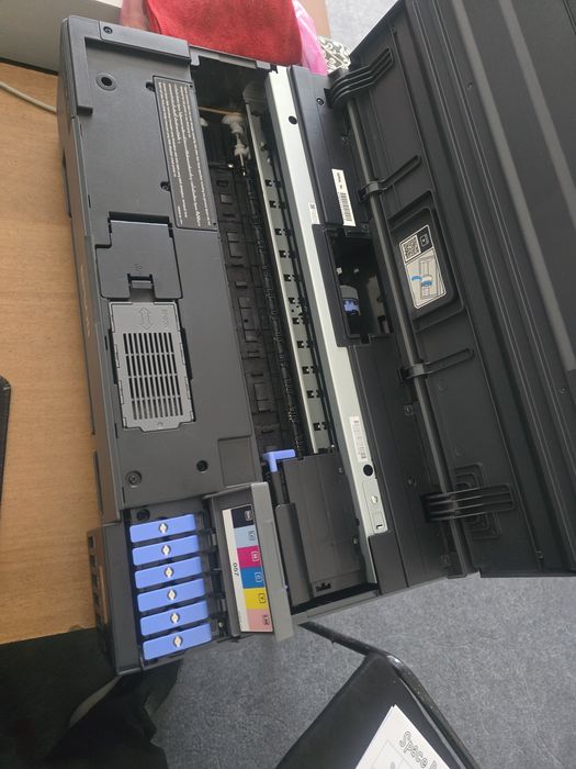 Epson L18050 6 ta rangli. 1798 ta qog'oz chiqargan. Ofis uchun olingan