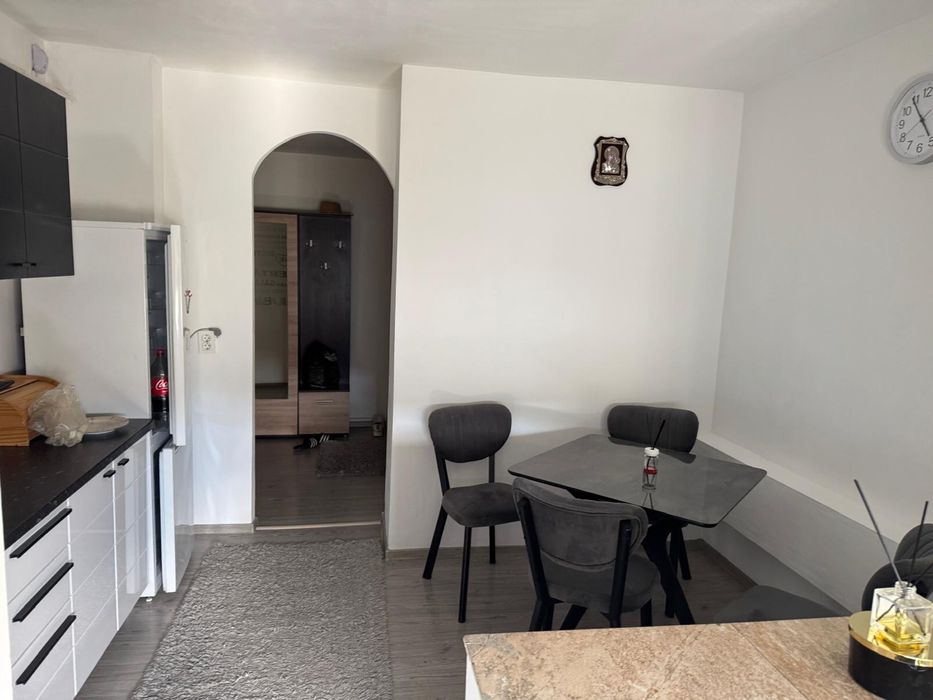 Inchiriez apartament cu 3 camere pe termen lung