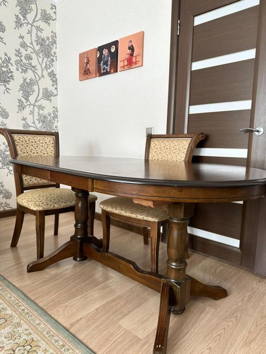 продаётся деревянный стол с дефектом