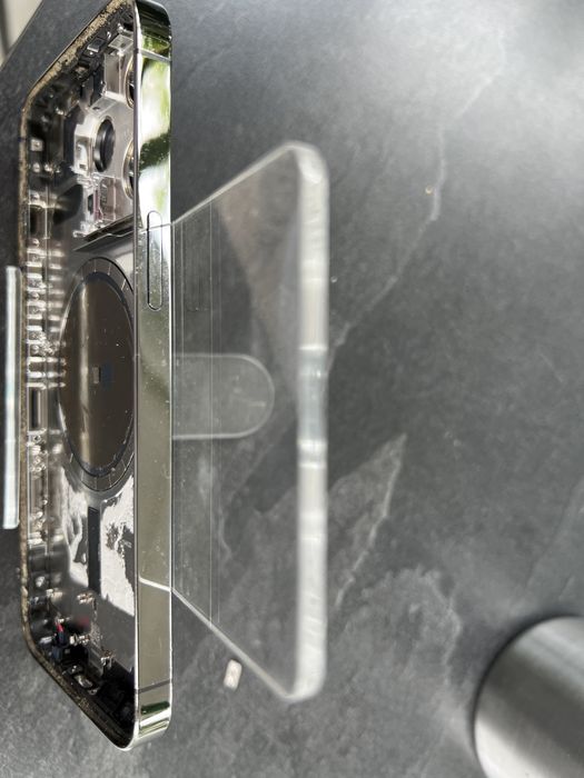 Caracasa iPhone 13 Pro originala