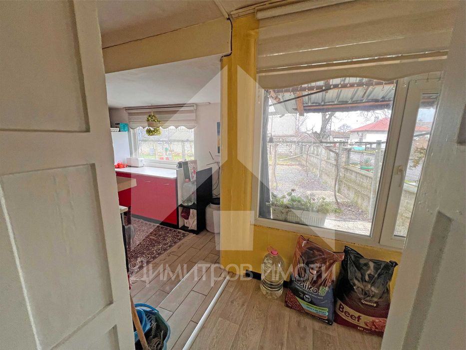 Продава еднофамилна, реновирана къща със 762 кв.м. двор в гр. Плиска.