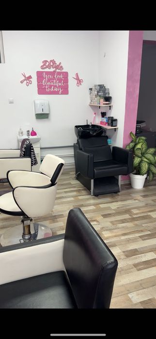 Inchiriez Post Frizerie / Barber , Manichiura /Pedichiura