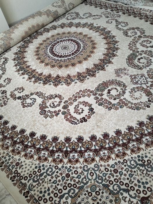 Продается 2 Б/у коверы(кілем)