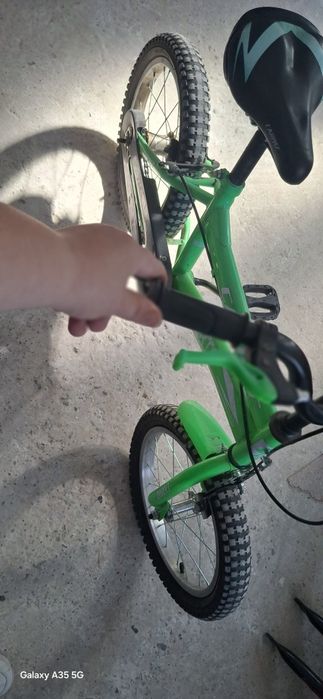 Vând bicicleta copii maxim 9 ani