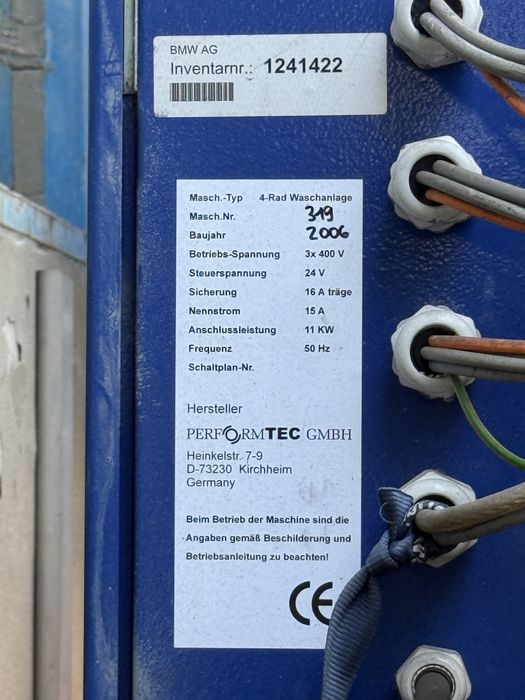 Професионална машина за миене на джанти с гуми.