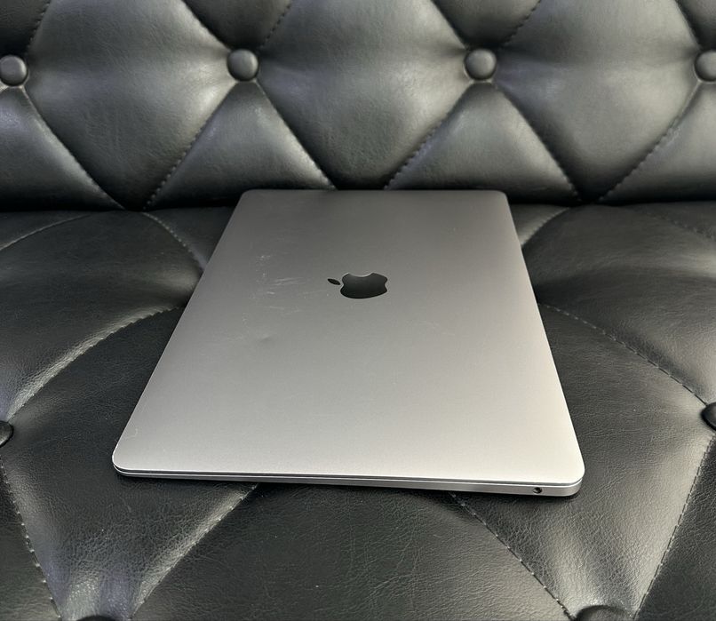 Apple MacBook Air 2020 в хорошем состоянии