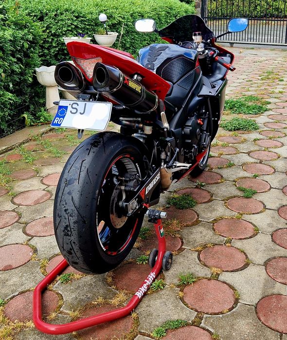 YAMAHA R1 Big Bang