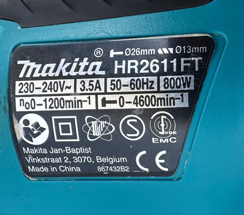 Makita HR2611FT - Перфоратор 800W 2.4J със сменяем патронник!