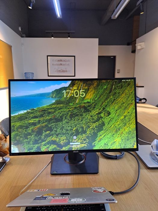 Монитор Asus 180hz 27дюймов.