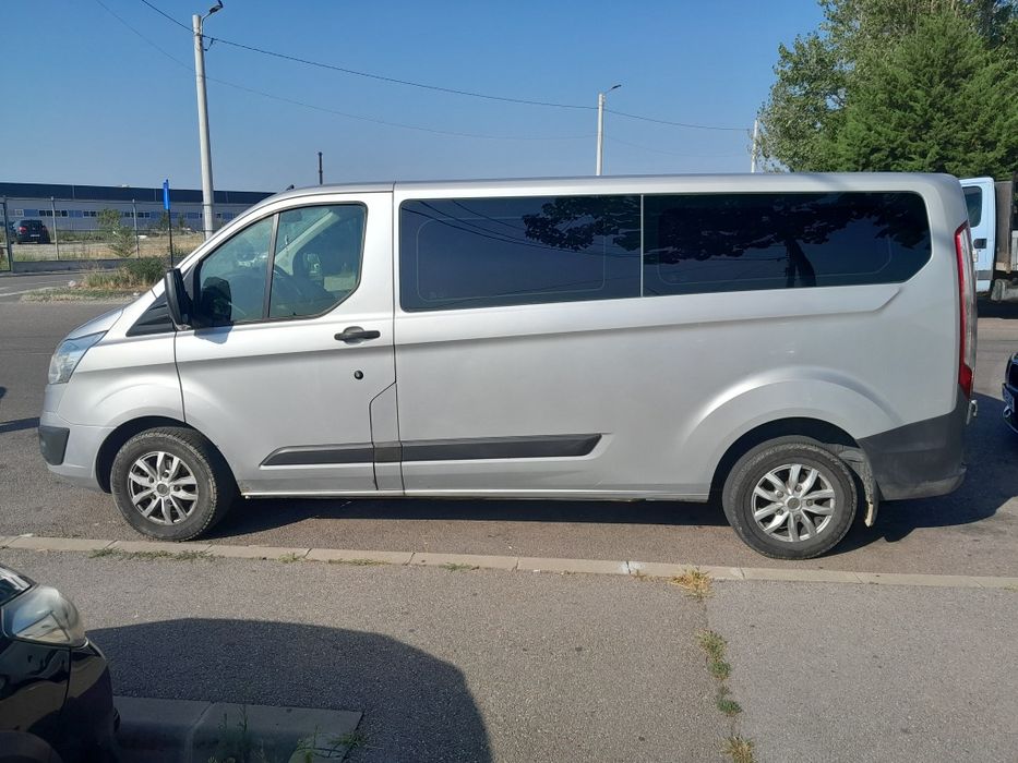 Vând ford tranzit custome lung 9 locuri,motor 2,2 model cu portbagaj l