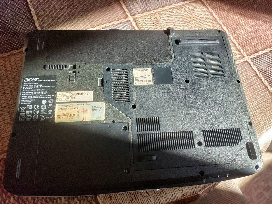 Лаптоп acer цял на части