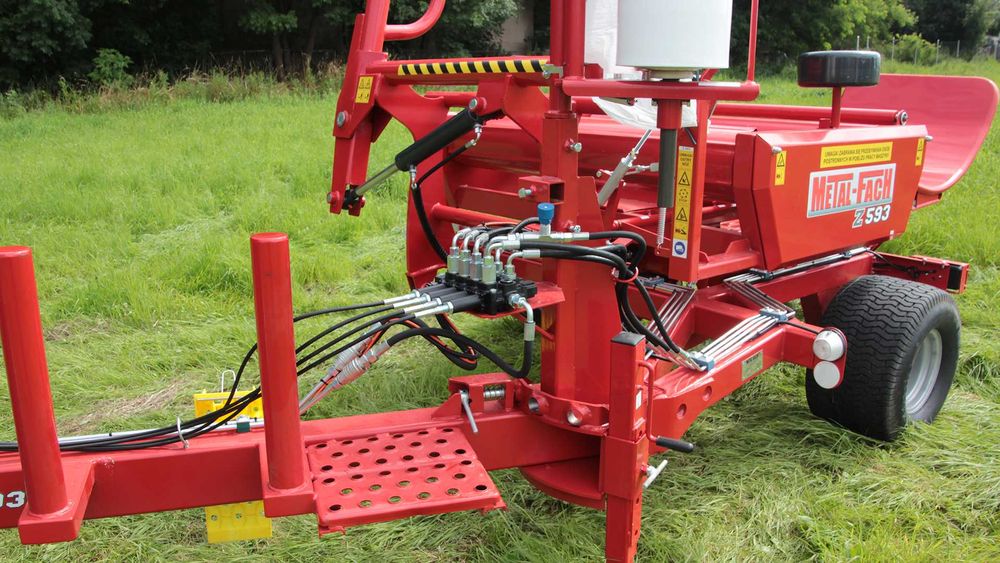 Metal-Fach Z593 Mașină de ambalat baloți tractată Metal-Fach Z593