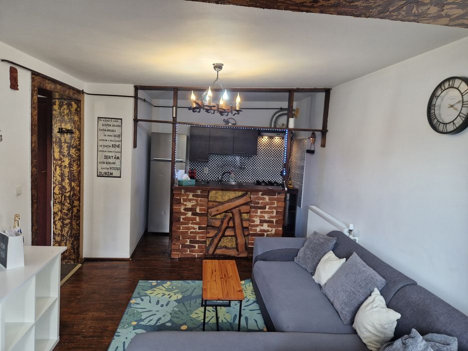 Închiriez microapartament zona Mărăsesti  300 euro