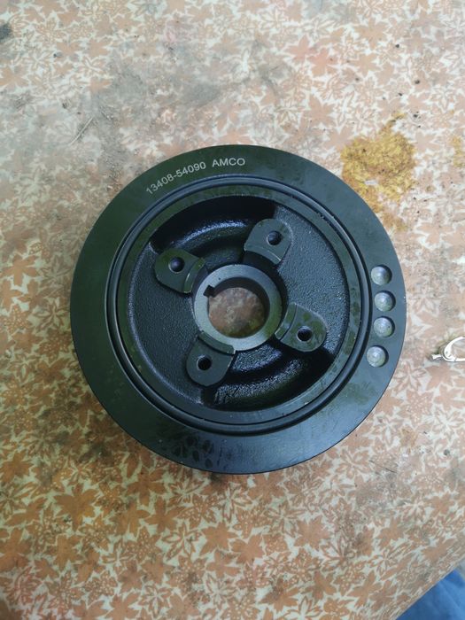 Шкив Тойота  2l 3l 5l новый дубликат Дубай