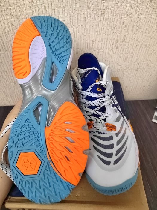 Кроссовки волейбольные