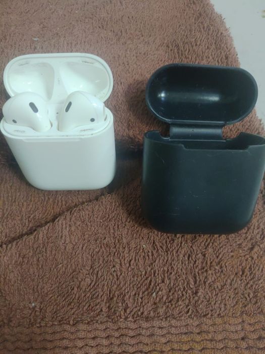 Продам наушники airpods
