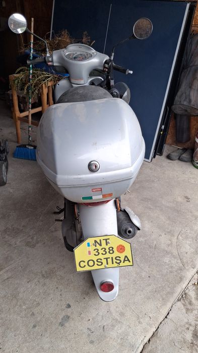 Scuter aprilia scarabeo