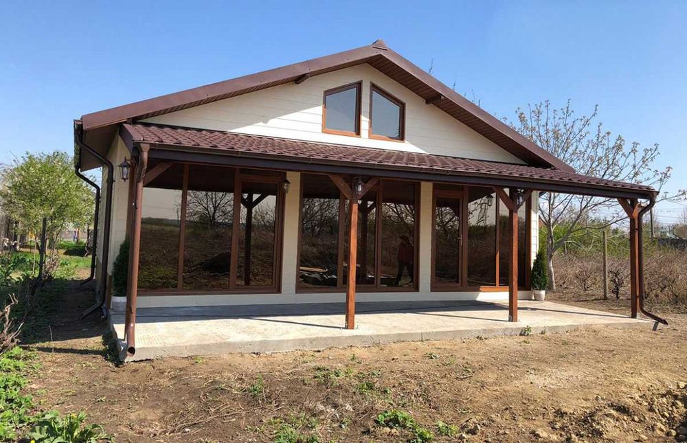 Casa modulara, garaje auto si containere tip birou din structura metalica si panou sandwich termoizolant