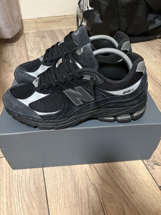 New balance 2002R
