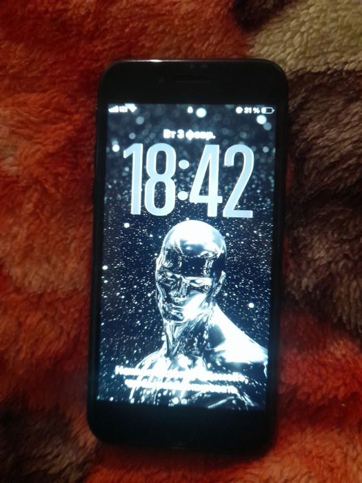 Айфон се 2020    .