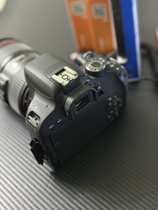 Фотокамера Canon EOS 800D