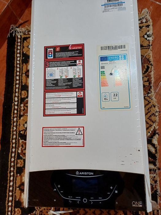 Vând arzător , schimbator si vas expansiune Ariston