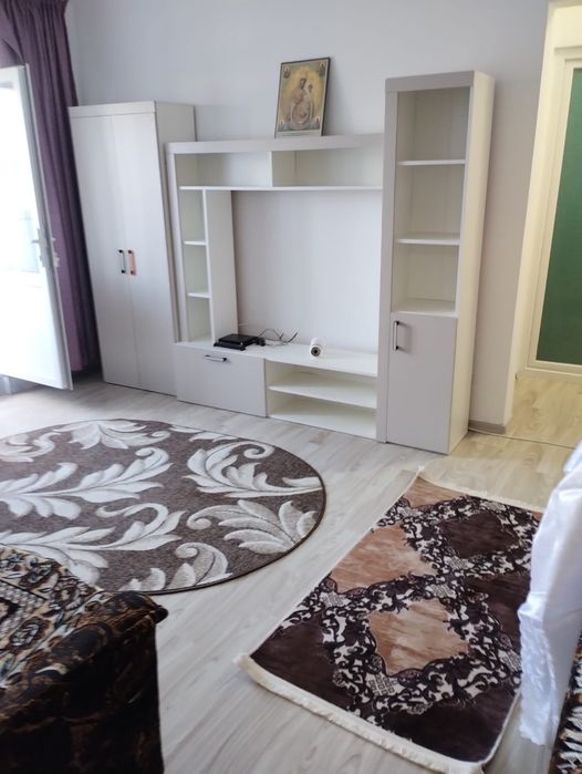 Vând apartament cu 3 camere semi-decomandat în Țăndărei, Ialomița.