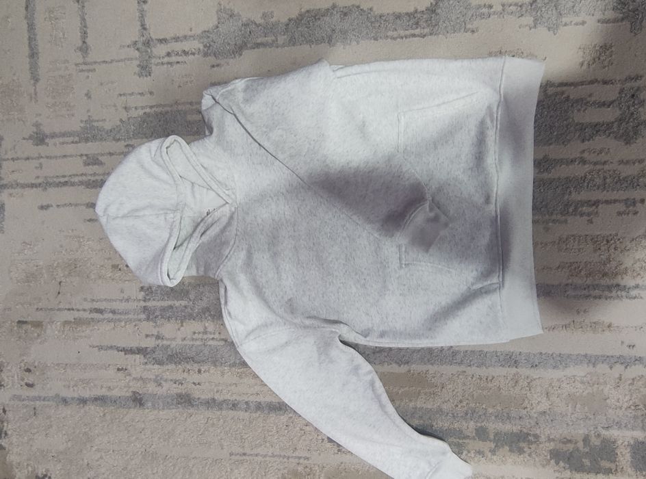 Серый толстовка.