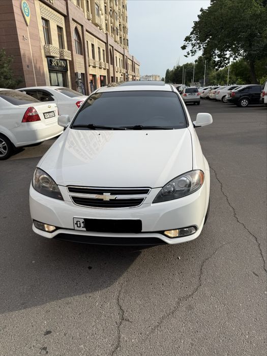 Chevrolet Gentra 2022 avtomat sotiladi.