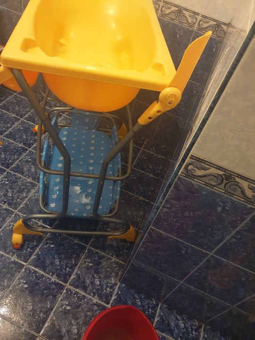 Детска вана със стойка