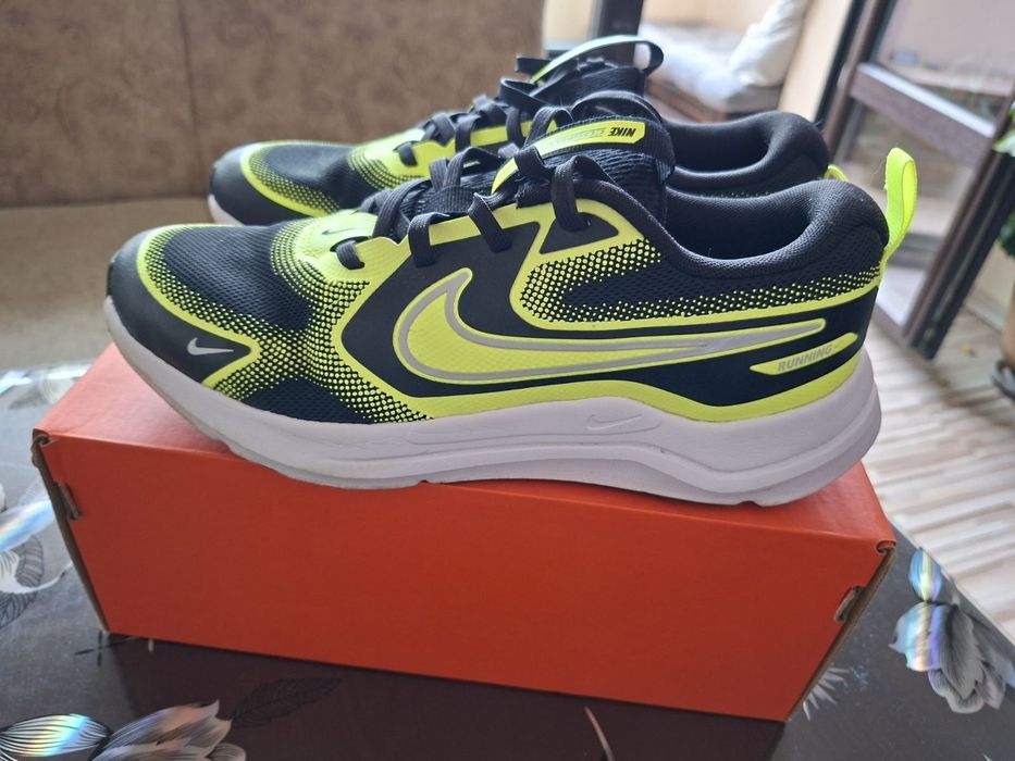 Нови маратонки NIKE
