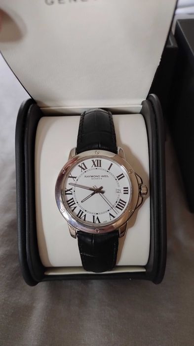 Часовник Raymond Weil