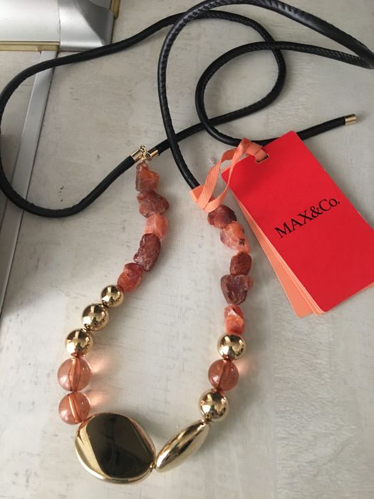 Колие с камъни, елегантно