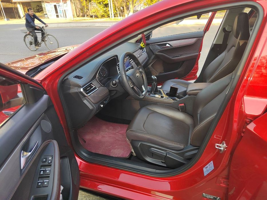 JAC J7 avtomobil sotiladi