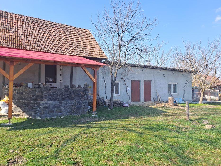 Vând casa in Com.Brestovat