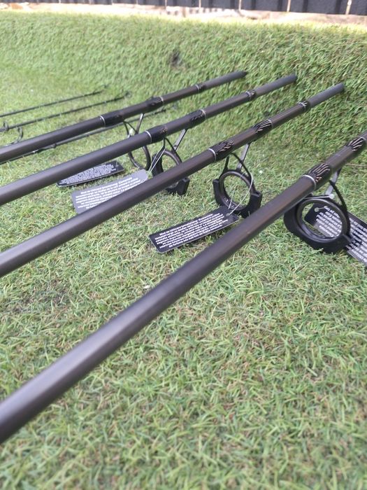 SET 4 Lansete FL LEGEND CARP 3.60 m 3.75 Lbs 2 tronsoane

Produs nou c